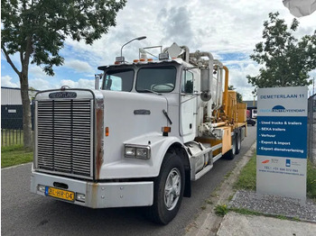 Caminhão chassi FREIGHTLINER