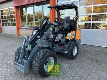 Carregadeira articulada GIANT