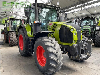 Trator CLAAS Arion 550