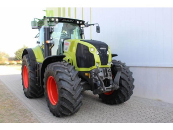 Trator CLAAS Axion 810