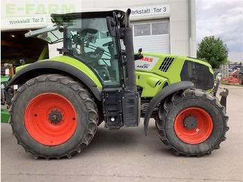 Trator CLAAS Axion 810