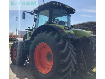 Trator CLAAS Axion 830