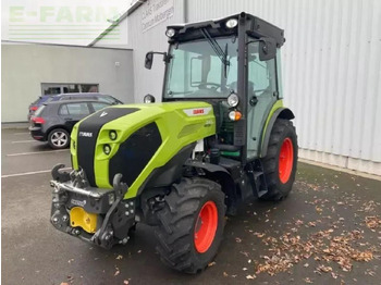 Trator CLAAS Nexos