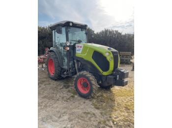 Trator CLAAS Nexos