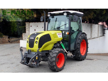 Trator CLAAS Nexos