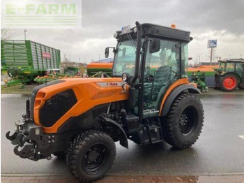 Trator CLAAS Nexos