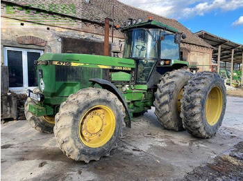 Trator JOHN DEERE 4755