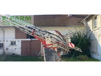 Pulverizador de arrastar KUHN