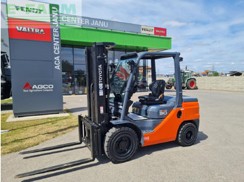 Empilhadeira TOYOTA FDF 30