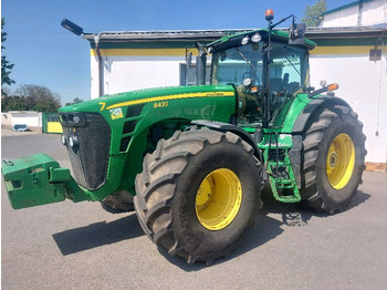 Trator John Deere 8430: foto 1