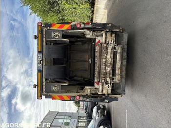 Caminhão de lixo SCANIA 1