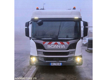 Caminhão de lixo SCANIA