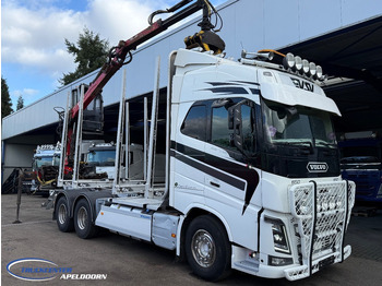 Caminhão florestal VOLVO FH
