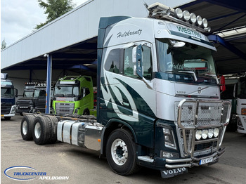 Caminhão chassi VOLVO FH 750