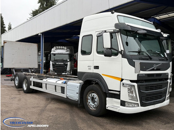 Caminhão chassi VOLVO FM 410