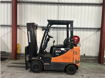 Empilhadeira a gás DOOSAN