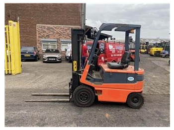 Empilhadeira elétrica TOYOTA