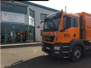 Caminhão de lixo MAN TGS