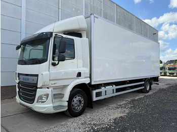 Caminhão furgão DAF CF 320