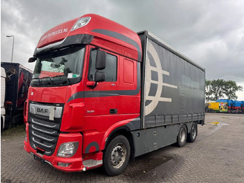 Caminhão com lona DAF XF 480
