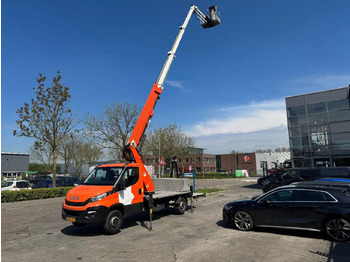 Caminhão com plataforma aérea IVECO Daily