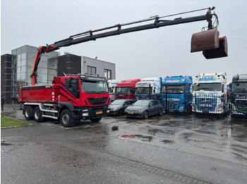 Caminhão grua IVECO Trakker