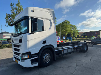 Caminhão transportador de contêineres/ Caixa móvel SCANIA R 410