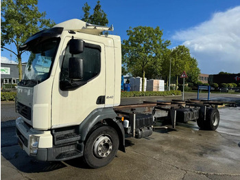 Caminhão chassi VOLVO FL 240