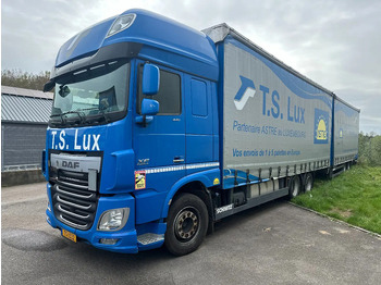 Caminhão com lona DAF XF 440