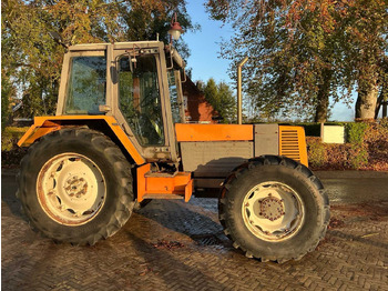 Trator 1987 RENAULT 133.14 ALL-WHEEL DRIVE FARM TRACTOR: foto 4 Trator 1987 RENAULT 133.14 ALL-WHEEL DRIVE FARM TRACTOR: foto 4