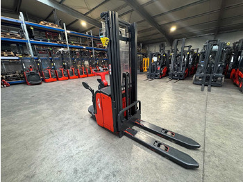 Empilhadeira 2012 SERVICE +UVV 09/2026 LINDE L16AP 1.600KG TRIPLEX 470CM PALLET TRUCK ANT 4.430 HOURS: foto 3
