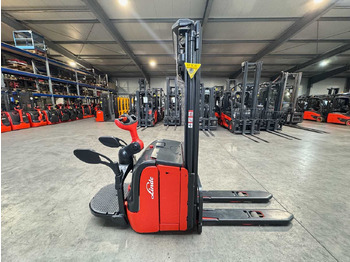 Empilhadeira 2012 SERVICE +UVV 09/2026 LINDE L16AP 1.600KG TRIPLEX 470CM PALLET TRUCK ANT 4.430 HOURS: foto 4