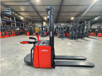 Empilhadeira 2018 SERVICE + UVV 10/2026 LINDE L14API TRIPLEX 470CM PALLET TRUCK PALLET TRUCK ANT SCALES INITIAL STROKE: foto 3 Empilhadeira 2018 SERVICE + UVV 10/2026 LINDE L14API TRIPLEX 470CM PALLET TRUCK PALLET TRUCK ANT SCALES INITIAL STROKE: foto 3