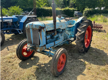 Trator FORDSON