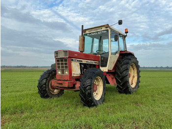 Trator INTERNATIONAL