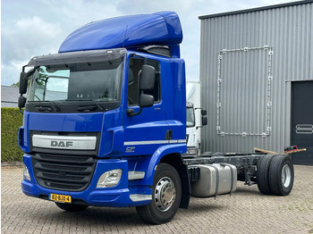 Caminhão chassi DAF CF 250