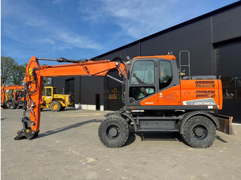 Escavadeira de rodas DOOSAN DX140