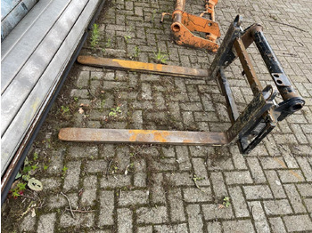 Carregador frontal para o trator MANITOU