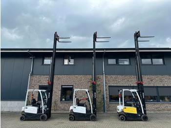 Empilhadeira elétrica HYSTER