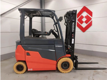 Empilhadeira elétrica TOYOTA