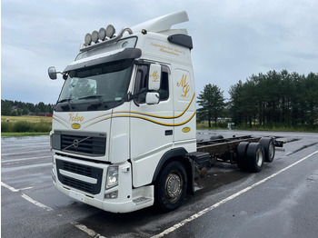 Caminhão chassi VOLVO FH 500