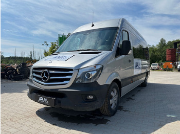 Furgão de passageiros