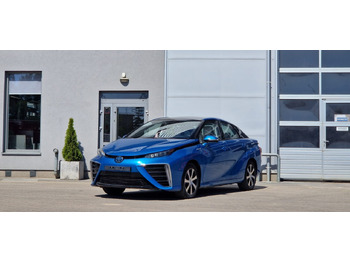 Sedã TOYOTA