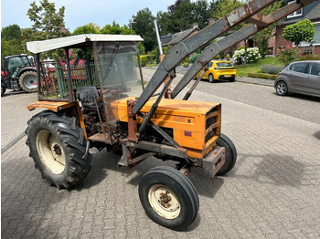 Trator RENAULT