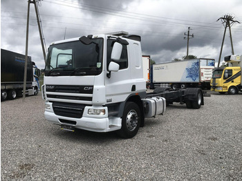 Caminhão chassi DAF CF 65 220