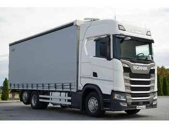 Caminhão com lona SCANIA S 450