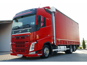 Caminhão com lona VOLVO FH 460