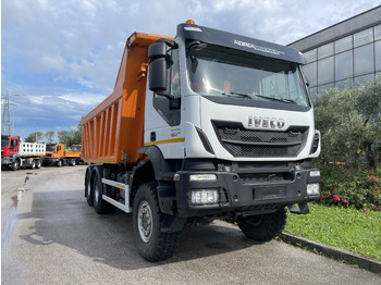 Caminhão basculante IVECO Trakker