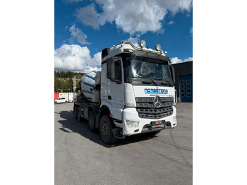 Caminhão betoneira LIEBHERR