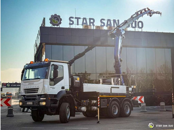 Caminhão grua IVECO Trakker